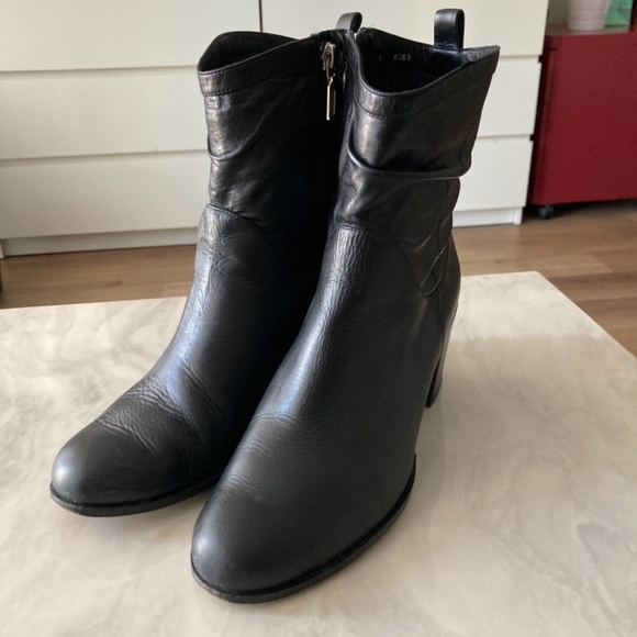 Dionella Black Leather booties - Picture 3 of 15